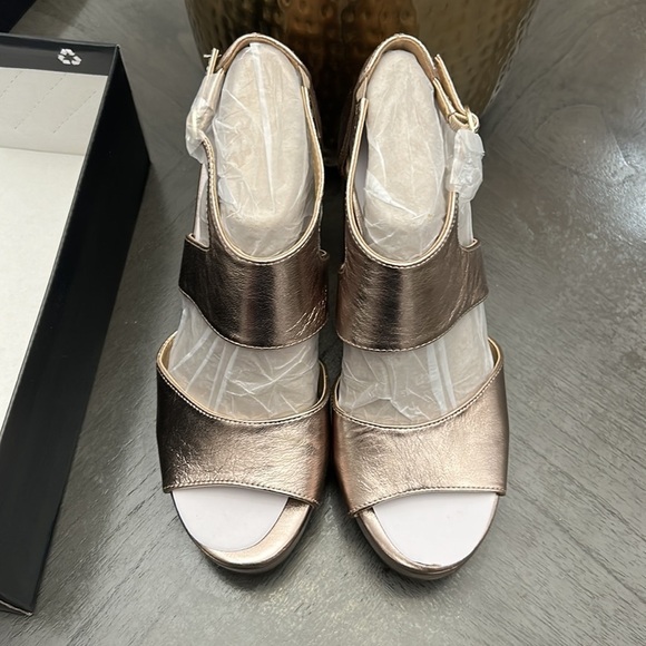 Naturalizer | Warm Silver Metallic Mae Leather Sandal - (WIDE) - Picture 5 of 13